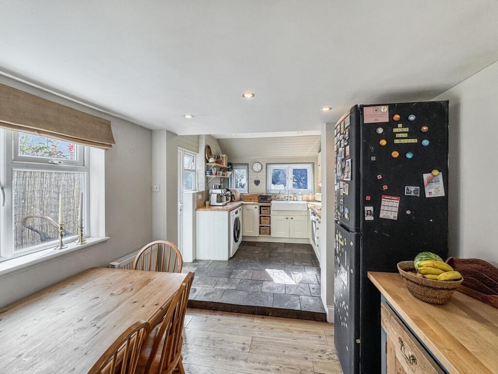 House in London, Broom Hill, Goddington - View 3