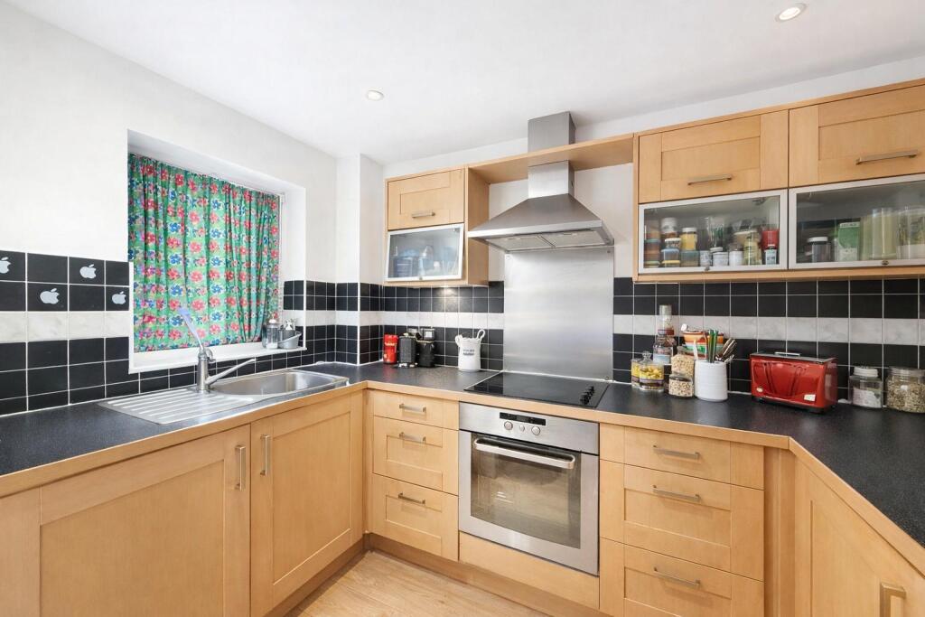 Six Penny Court, Tanner Street, Barking photo 5