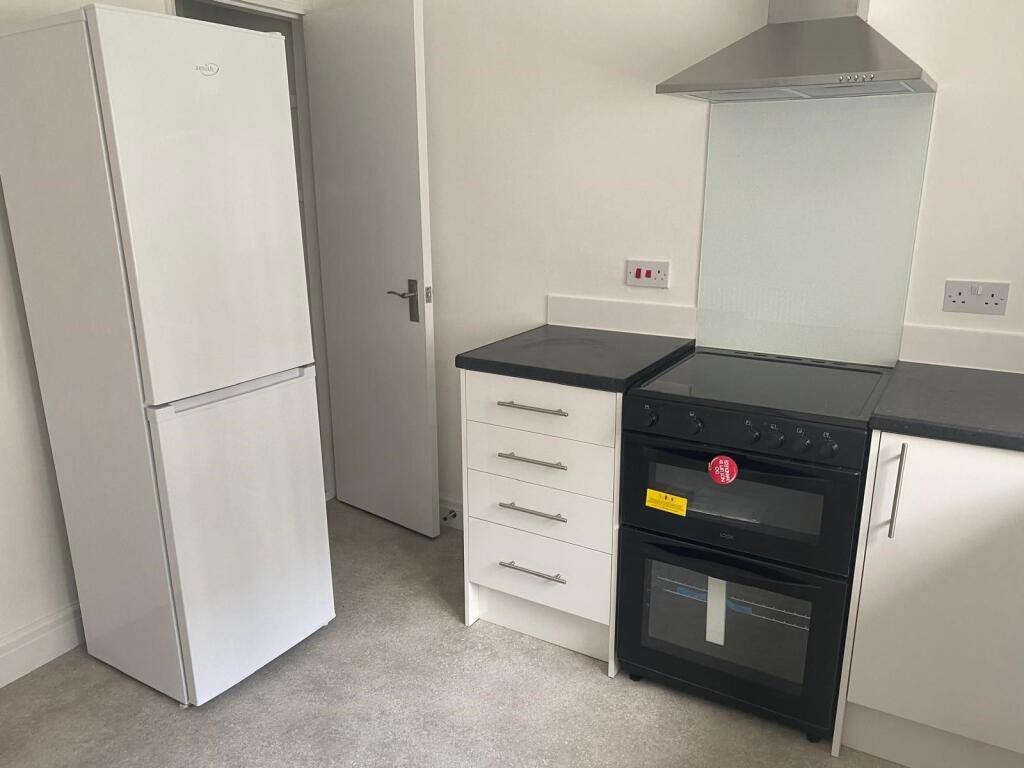 Flat 10 Bowland Court, 30 Wardle Road, Sale, M33 3DE photo 3