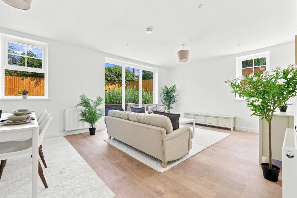 House in Redhill - View 4