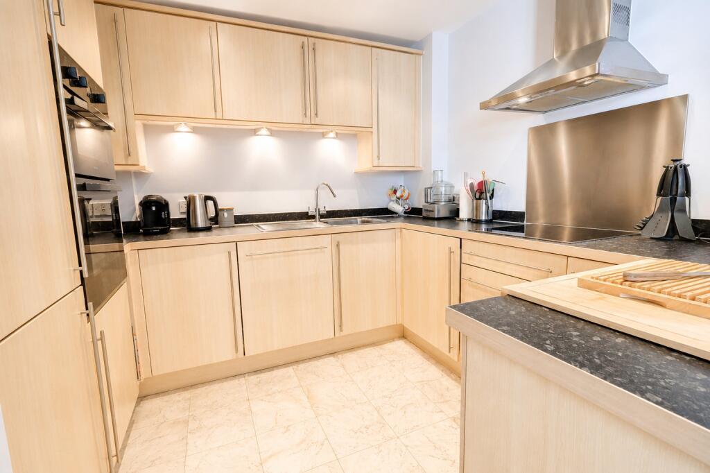 Apartment in Southampton, Ocean Village - View 5