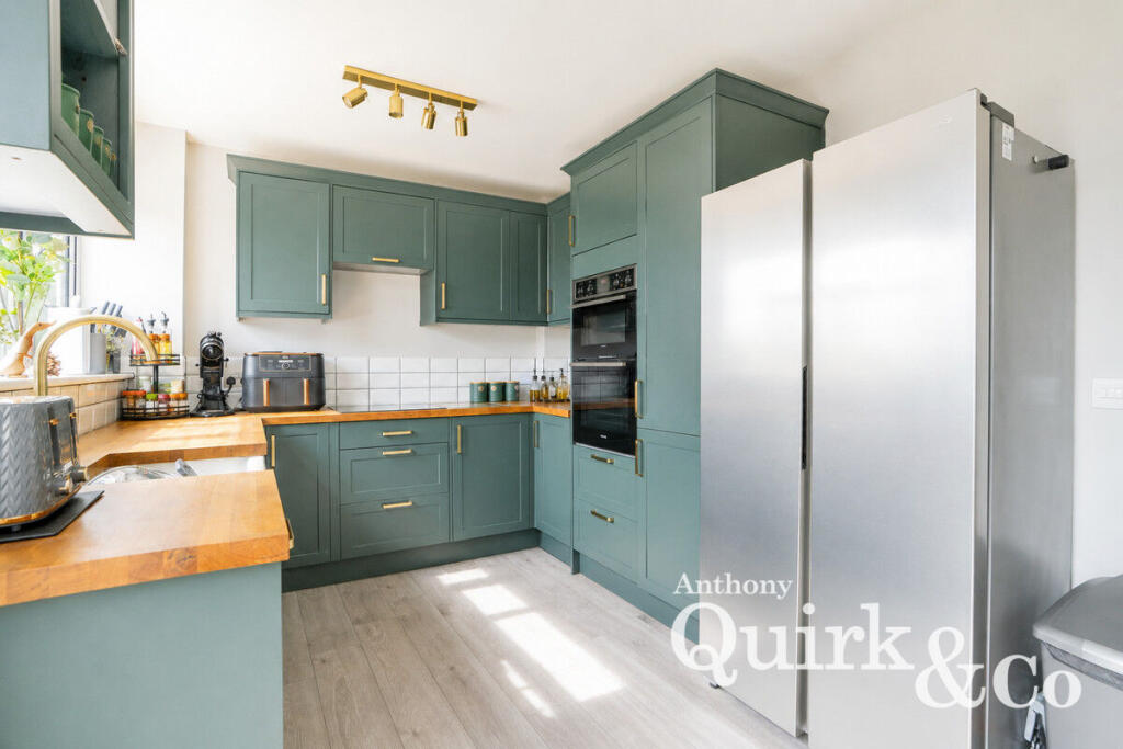 House in Castle Point, Canvey Island - View 3