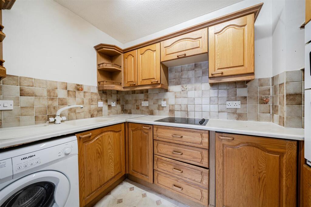 Hamilton Court, Neston photo 4