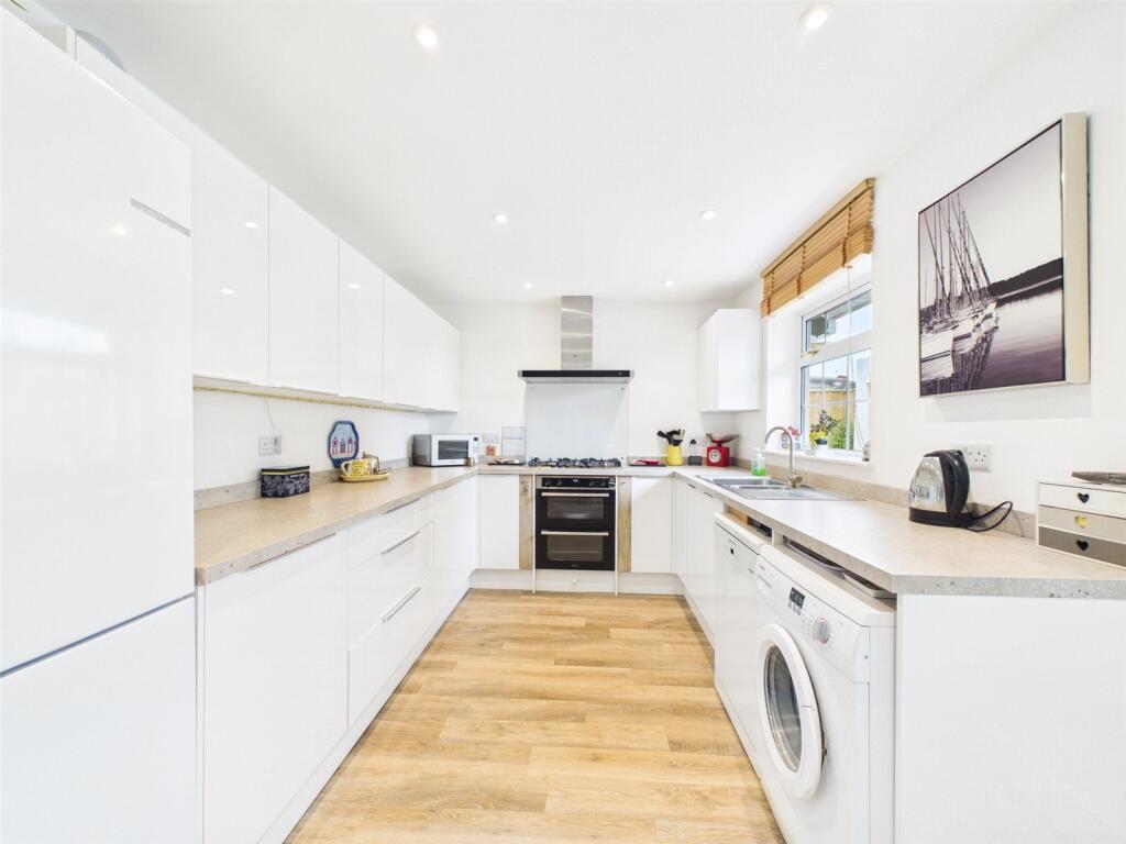 42, Stourbank Road, Christchurch, Dorset, BH23 photo 4