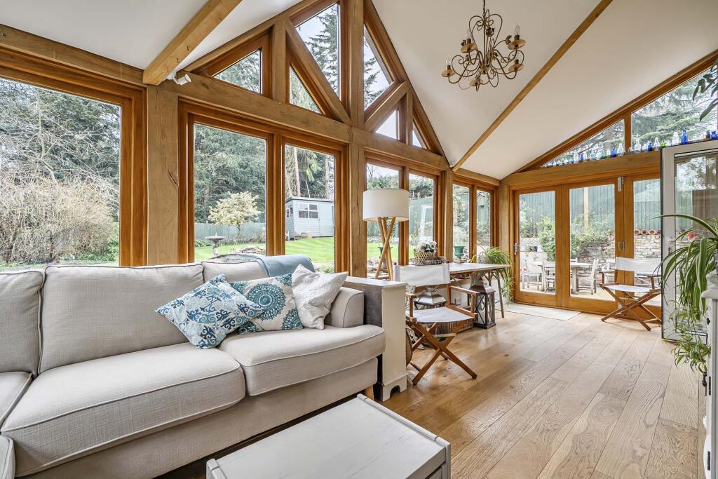 7 St James Close, Pangbourne on Thames photo 3
