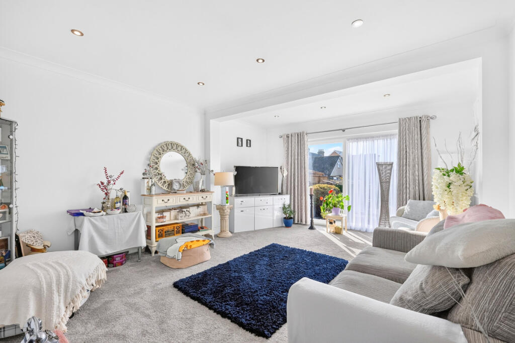 Melcombe Road, South Benfleet photo 2