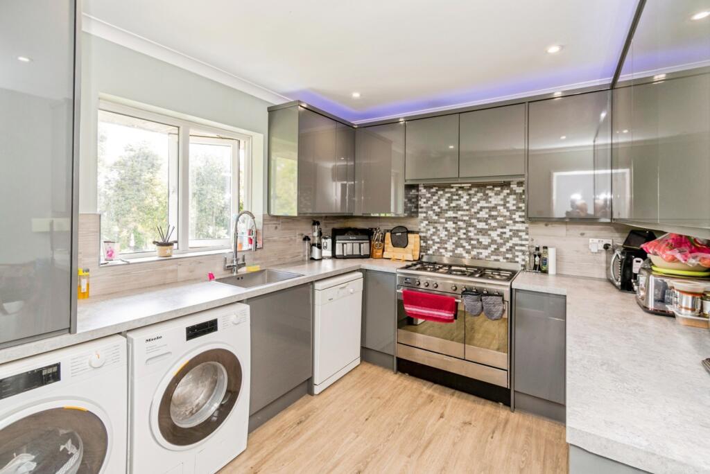 Apartment in Southampton - View 3