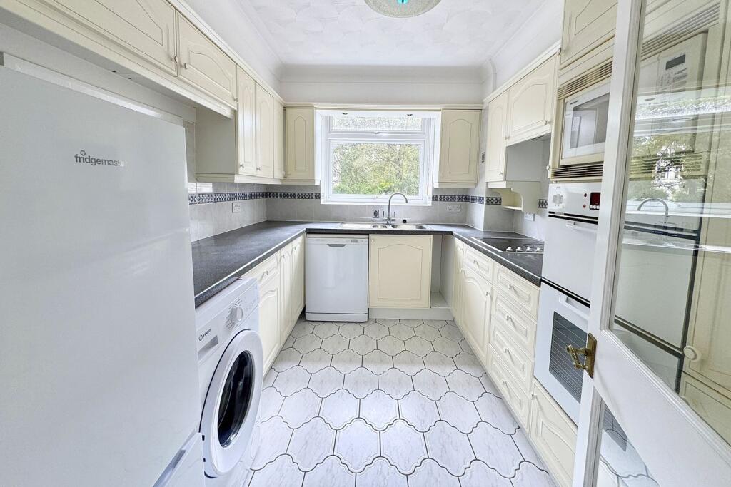 Apartment in Bournemouth - View 4