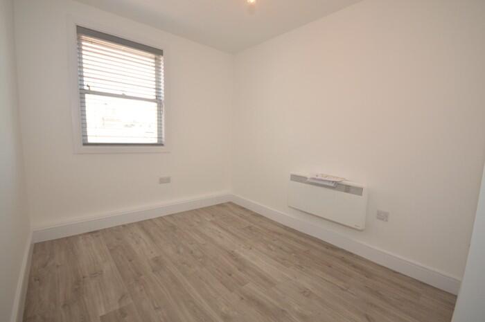 Apartment in Southampton - View 4