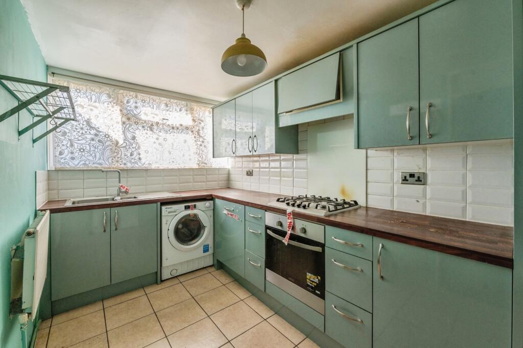 House in Basildon, Essex - View 3
