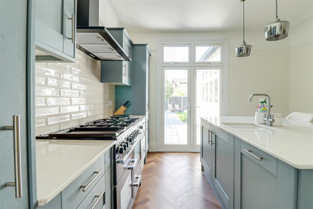 House in Southend-on-Sea - More