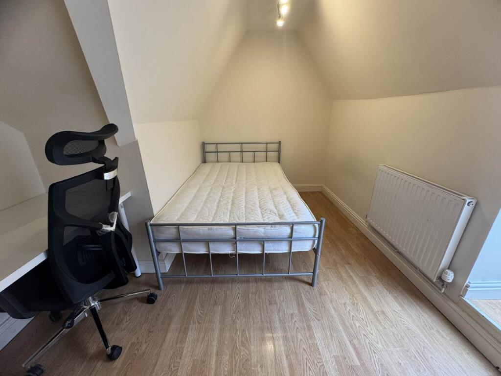 Apartment in Cardiff, Tredegarville, Roath - View 3
