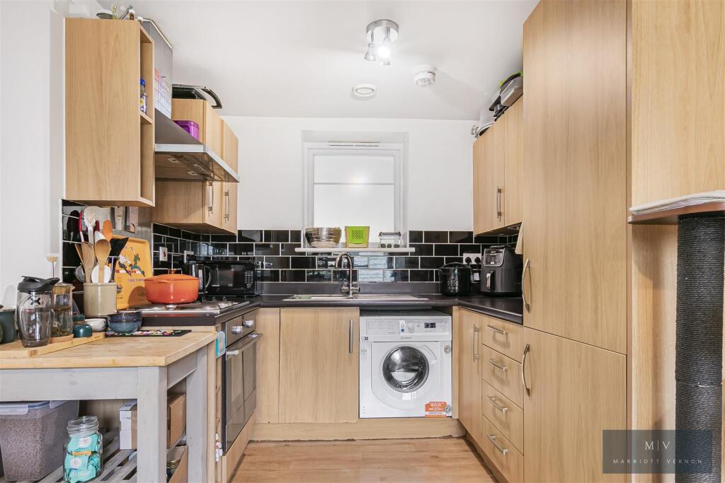 Apartment in Croydon - View 3
