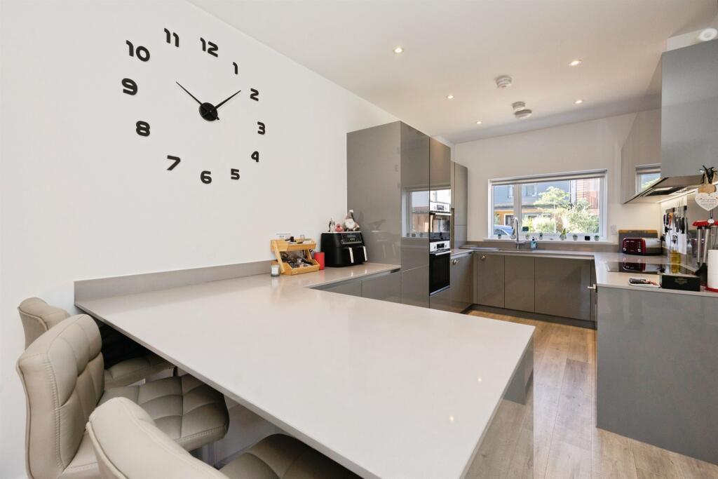 Highwood Drive, Chilmington Green, Ashford photo 4