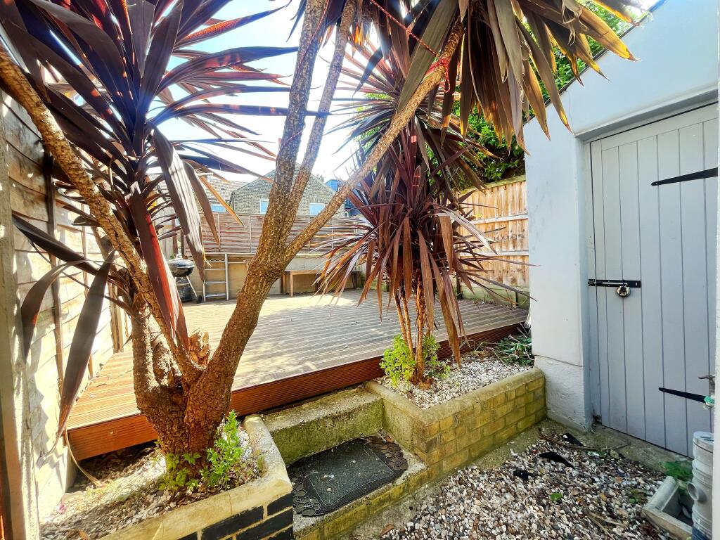 2 bedroom house for rent
