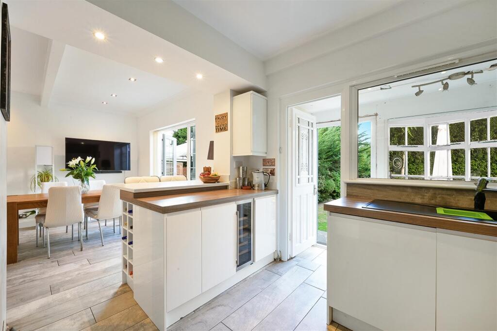 House in Sutton - View 2