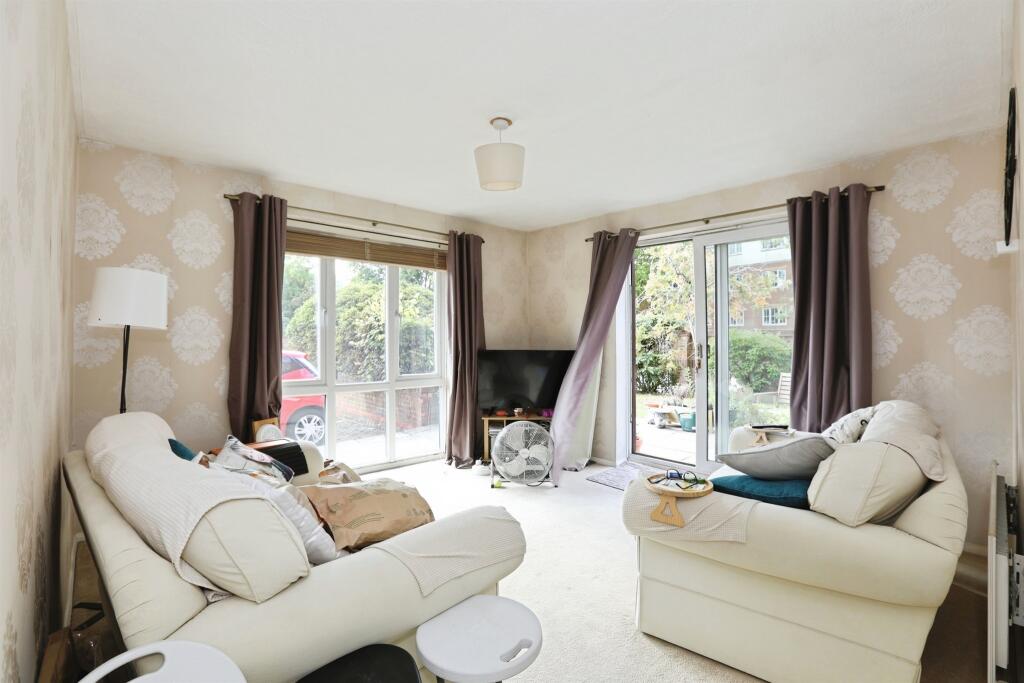 Apartment in Horsham, West Sussex - View 3