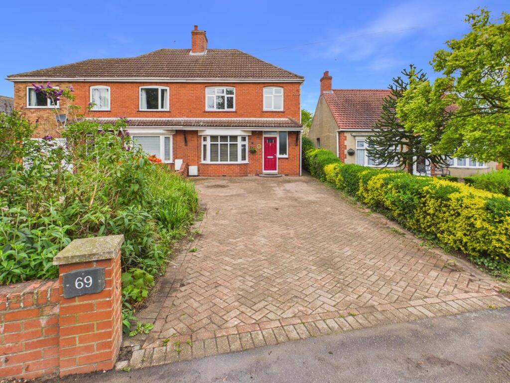 3-bed semi-detached on 69 High Street, Tattershall, £269,000