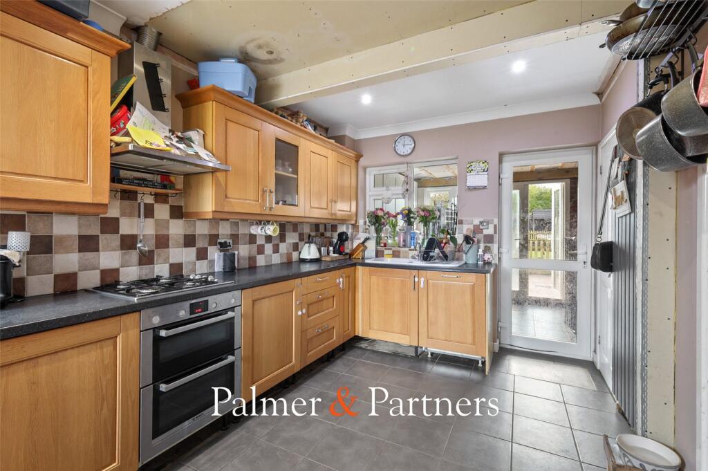 De Burgh Road, Lexden, Colchester, Essex, CO3 photo 2