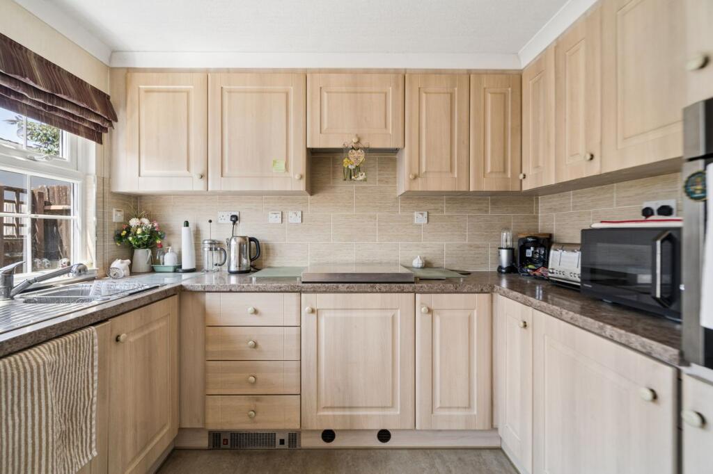  Denham, Uxbridge, UB9 photo 5