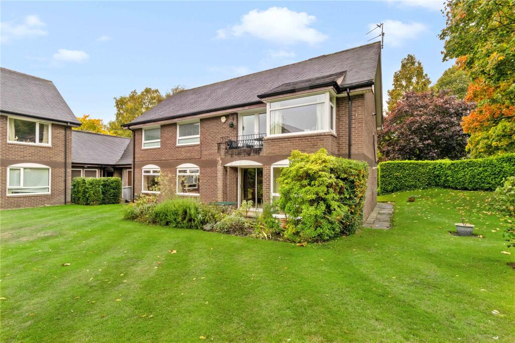 3-bed flat on Green Courts, Green Walk, Bowdon, Altrincham, WA14, £475,000