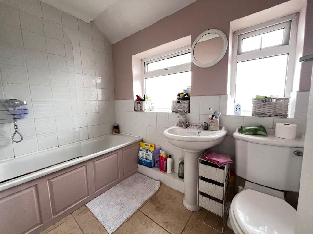 House in London, Harold Hill - View 5