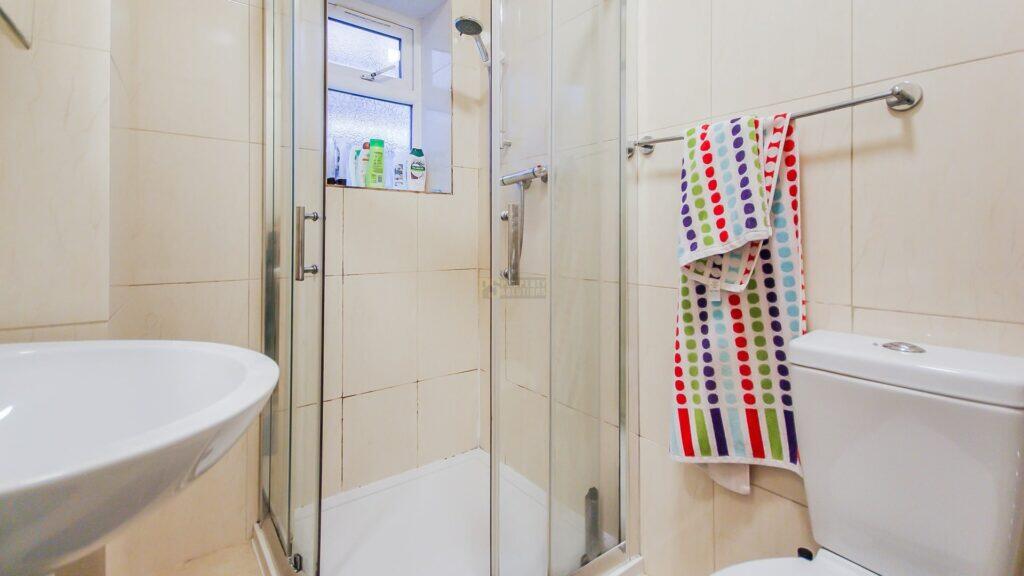 6 bedroom terraced house for rent
