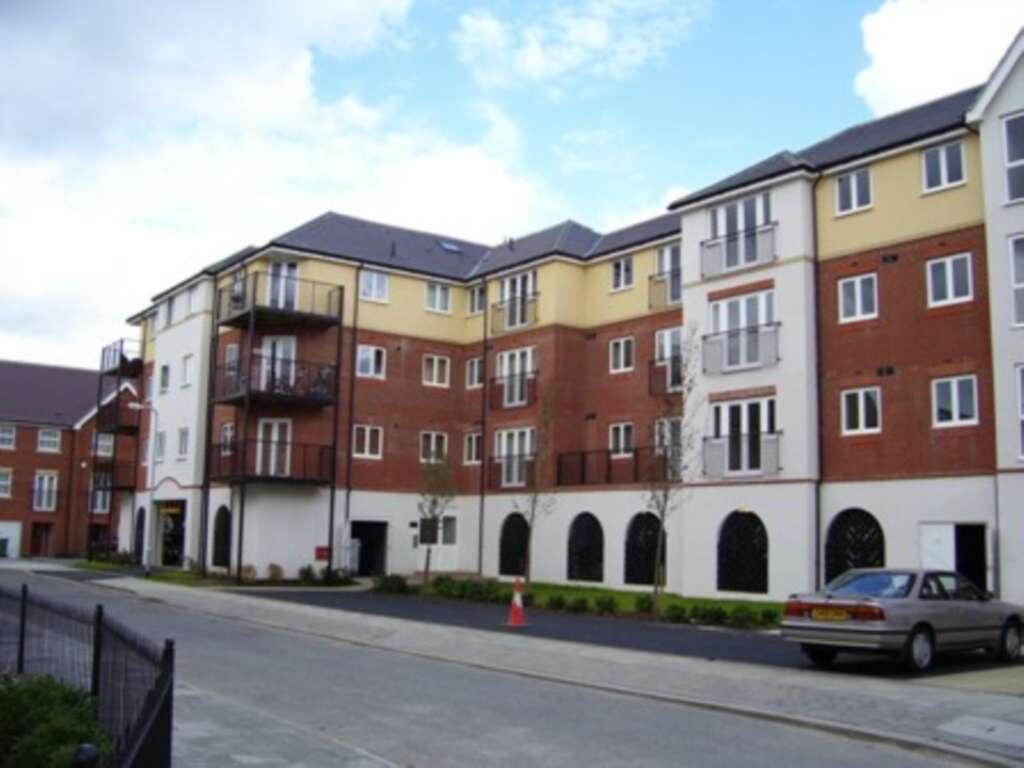 1-bed apartment on Pettacre Close, West Thamesmead, SE28 0PB, £265,000