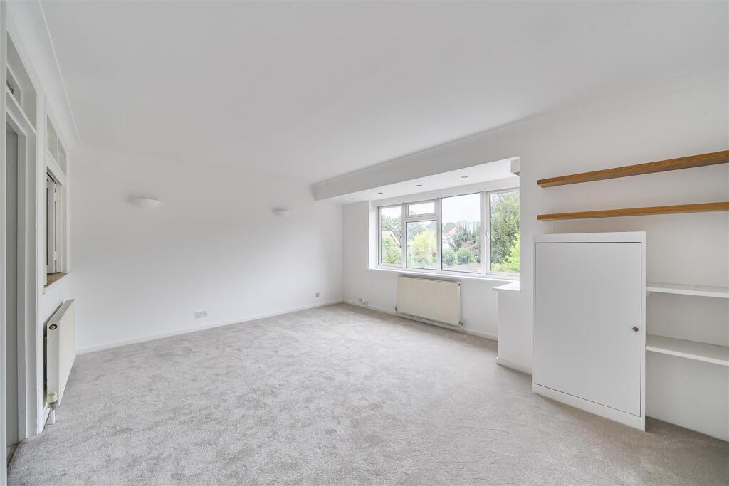 Apartment in Kingston upon Thames - More