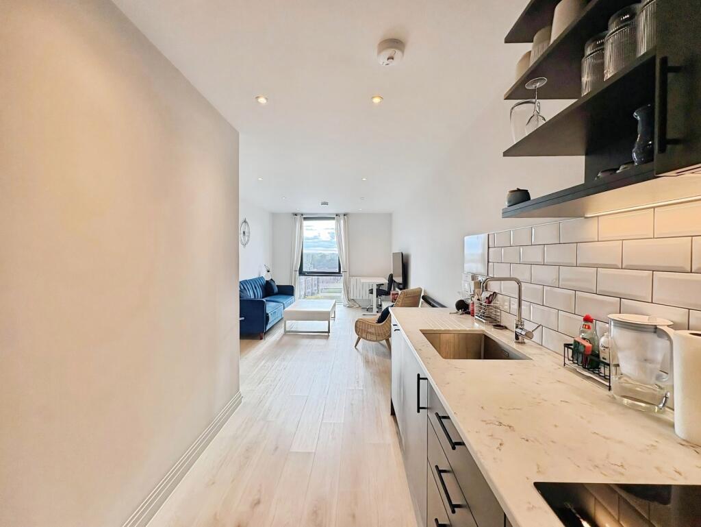 Apartment in Surrey Heath, Old Dean - More