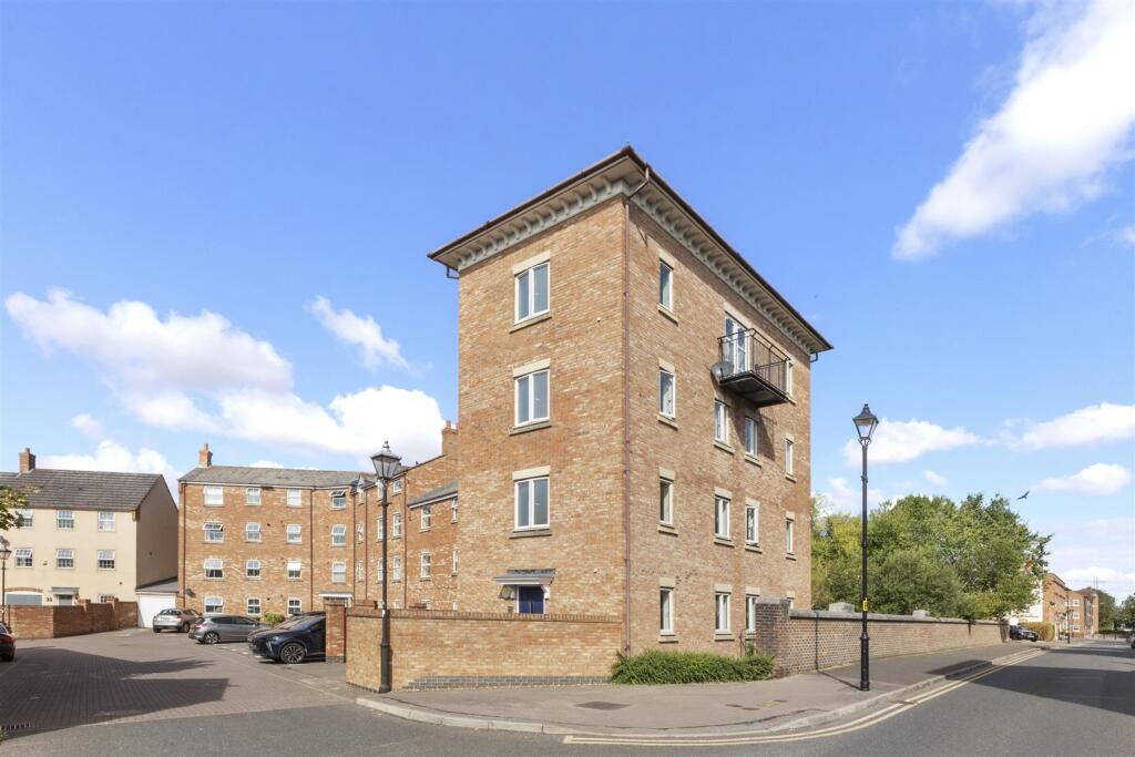Main image of property: FAIRFORD LEYS, AYLESBURY (FULLY REFURBISHED)