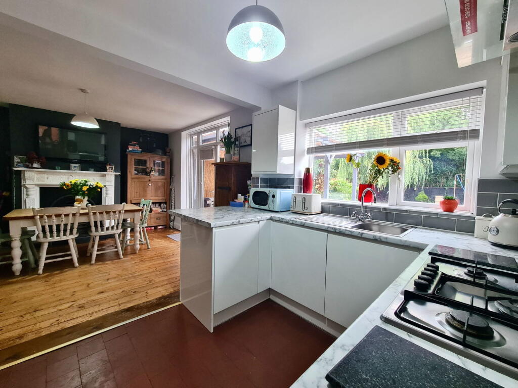 Heathcote Road, Whitnash, Leamington Spa, CV31 2NF photo 4