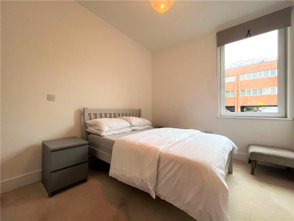 Apartment in Spelthorne, Surrey - View 4