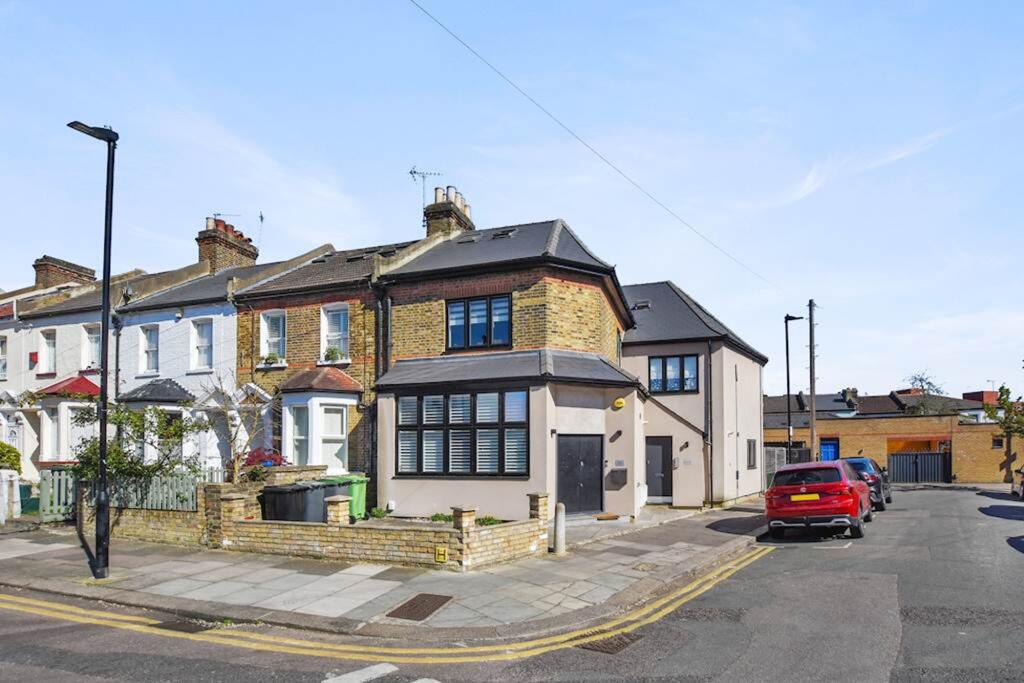 Main image of property: Selborne Road, London, N22