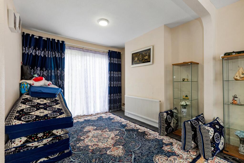 Wakemans Hill Avenue, London, NW9 - View 2