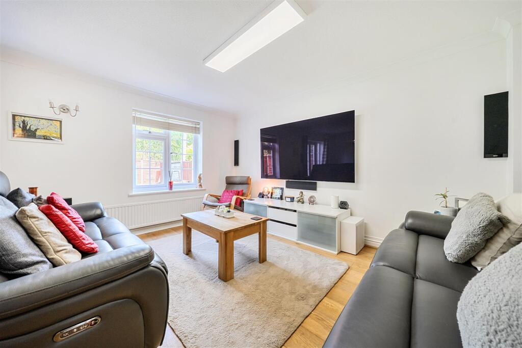 House in Sandhurst, College Town - View 2