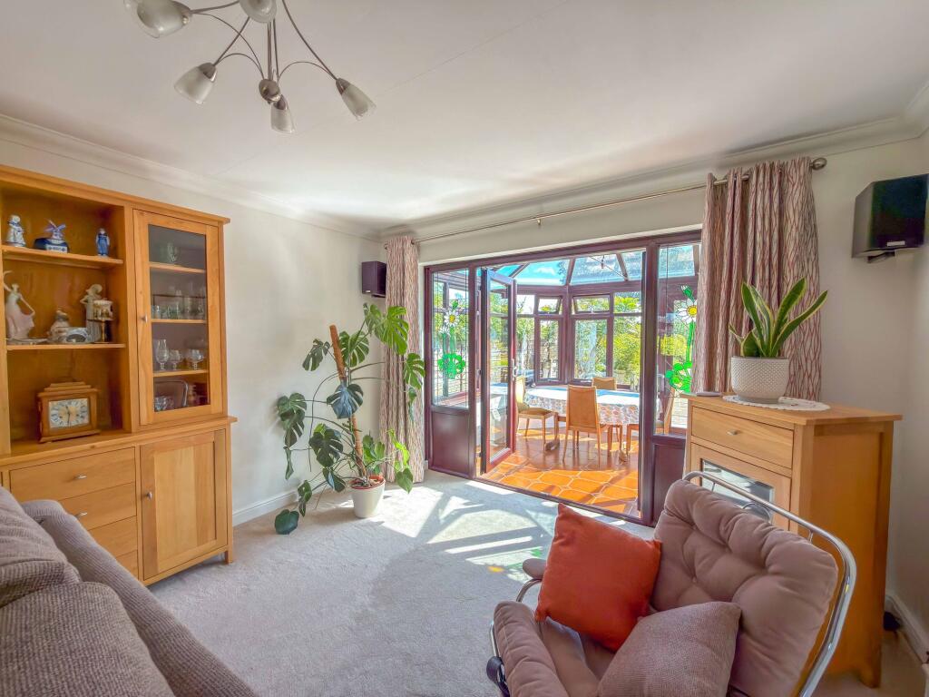 Higham Lane, Nuneaton, CV11 photo 4