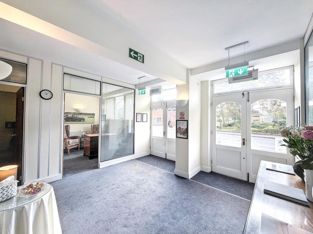 Apartment in Egham - View 4