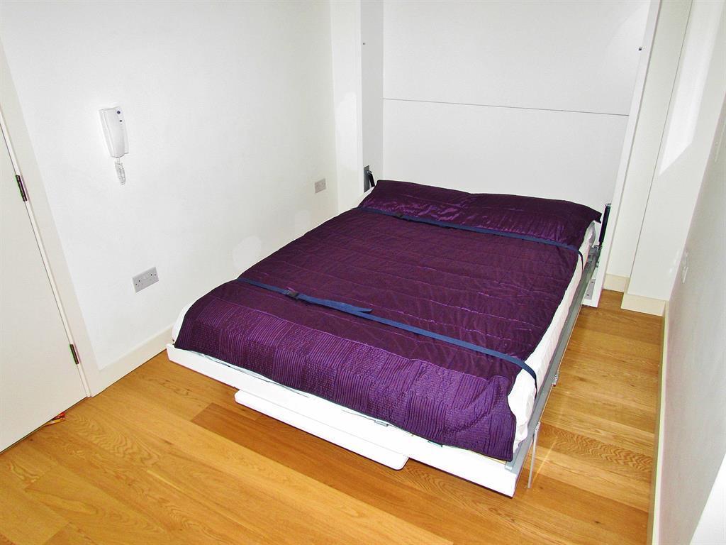 Apartment in Southall - View 5