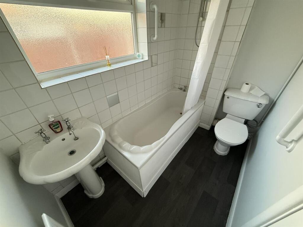 House in Castle Point, Canvey Island - View 5