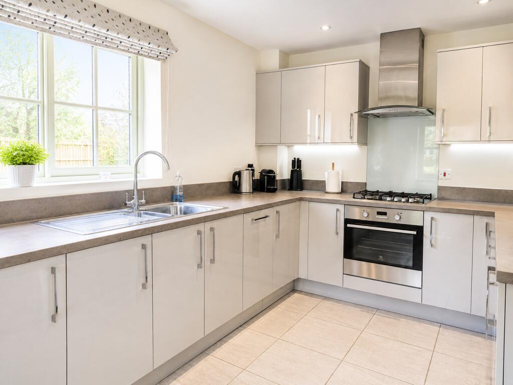 House in Gloucester - View 4