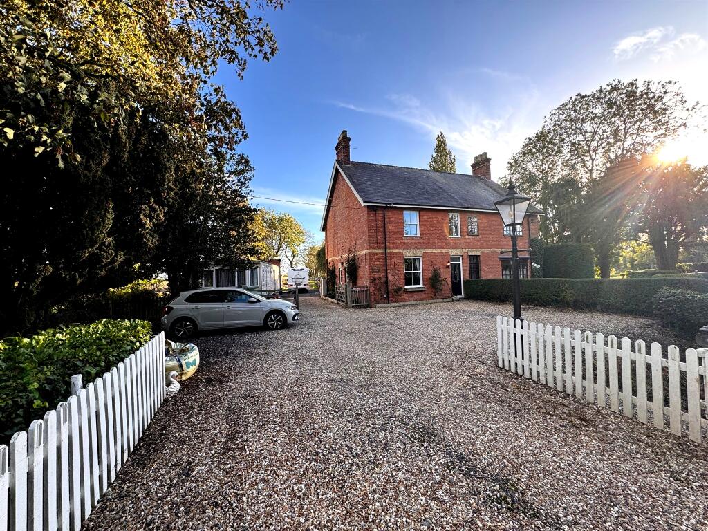3-bed semi-detached on Gunby Road, Orby, Spilsby, £300,000