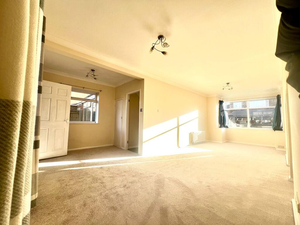 Huntcliffe Avenue, Redcar, North Yorkshire, TS10 photo 3
