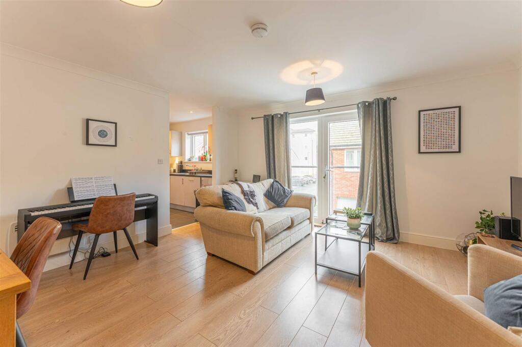 Apartment in Warwick, Emscote - View 3