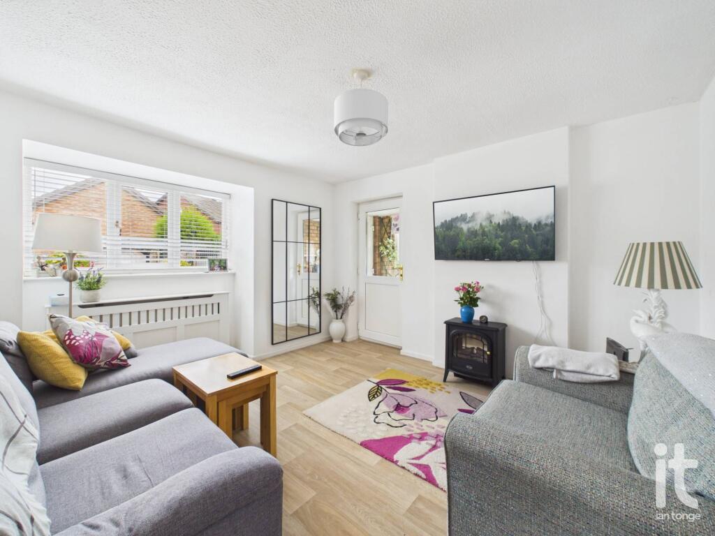 Peveril Gardens, Newtown, Disley, SK12 photo 2