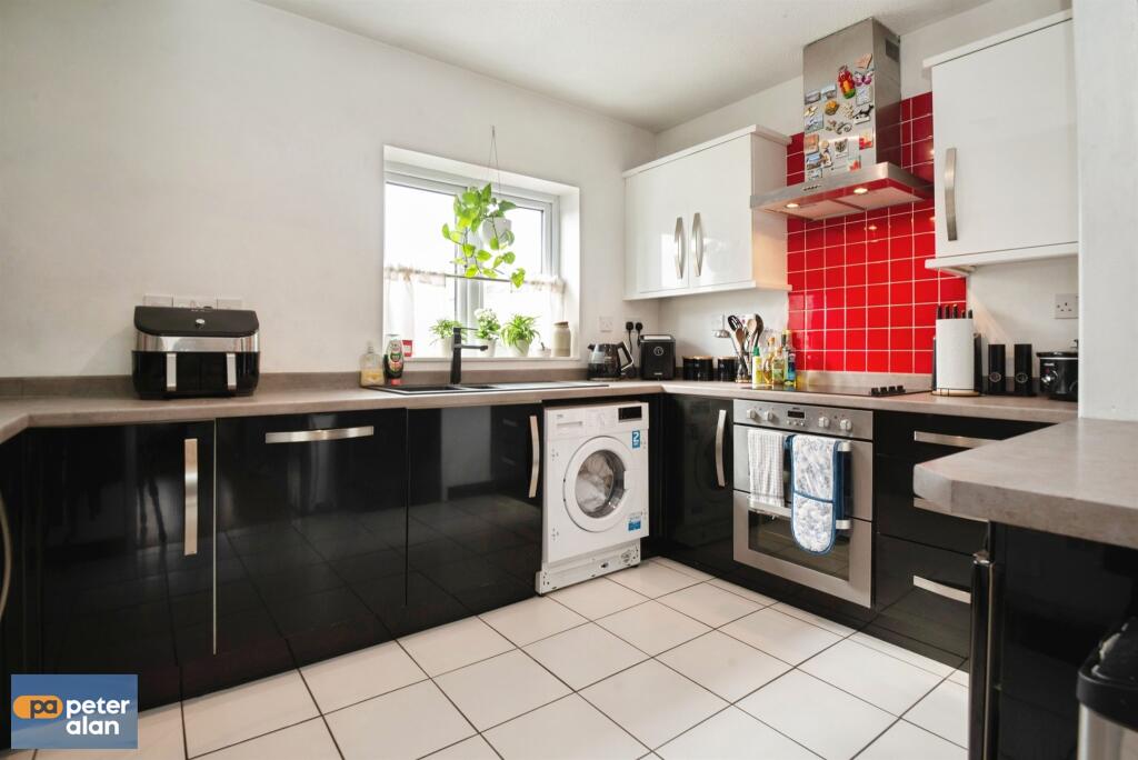 Apartment in Cardiff, Grangetown - View 4