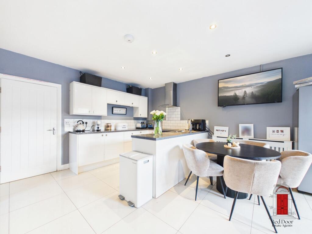 Kingsway, Middleton, M24 photo 2