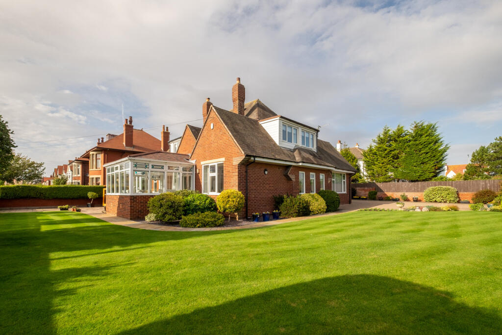 4-bed detached on King Edward Avenue, Lytham St. Annes, FY8, £895,000