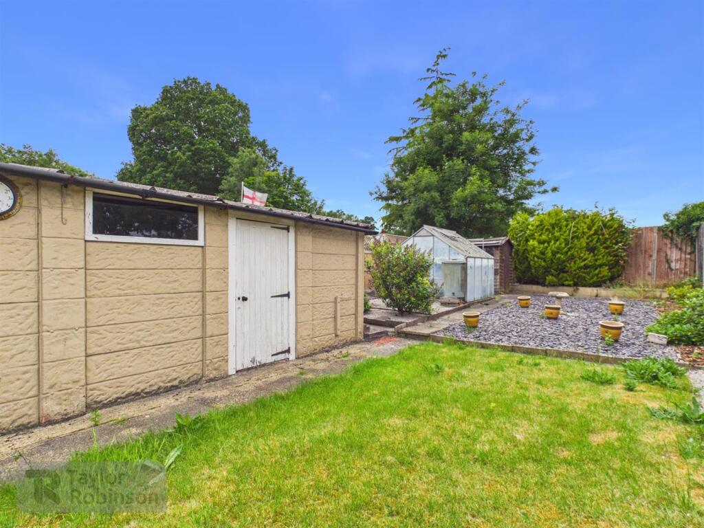 Perryfield Road, Southgate, Crawley - More