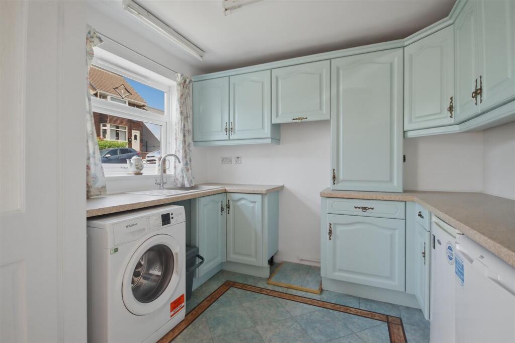 Victoria Street North, Old Whittington, S41 photo 3